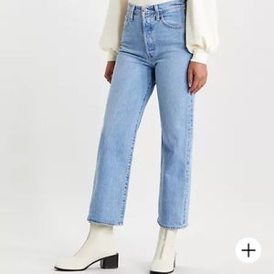 NWOT Straight Ankle High Rise Levi’s Jeans 30